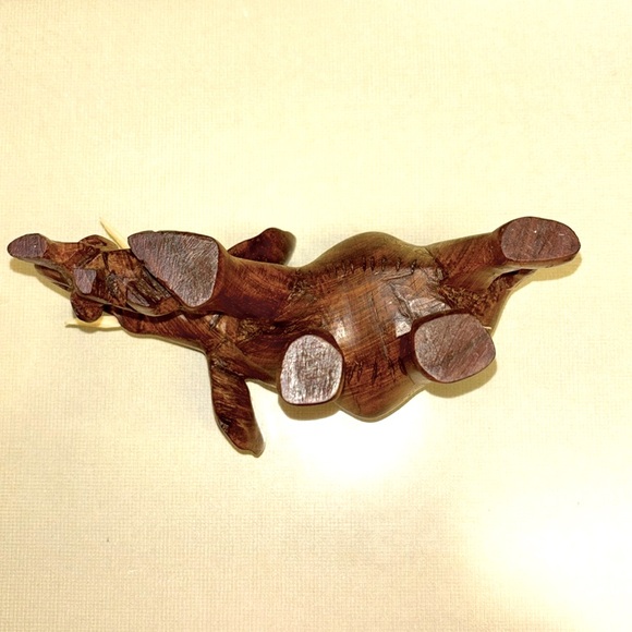 Elephant with baby-Hand Carved - Picture 9 of 11